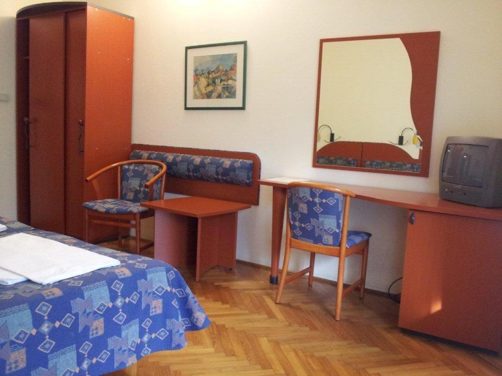 Fenyves Hotel Bekescsaba Room photo