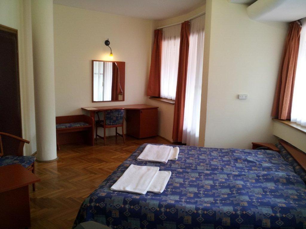 Fenyves Hotel Bekescsaba Room photo
