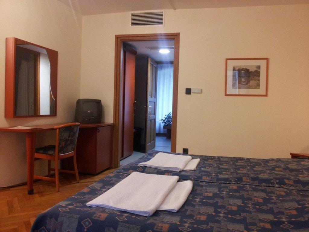 Fenyves Hotel Bekescsaba Exterior photo